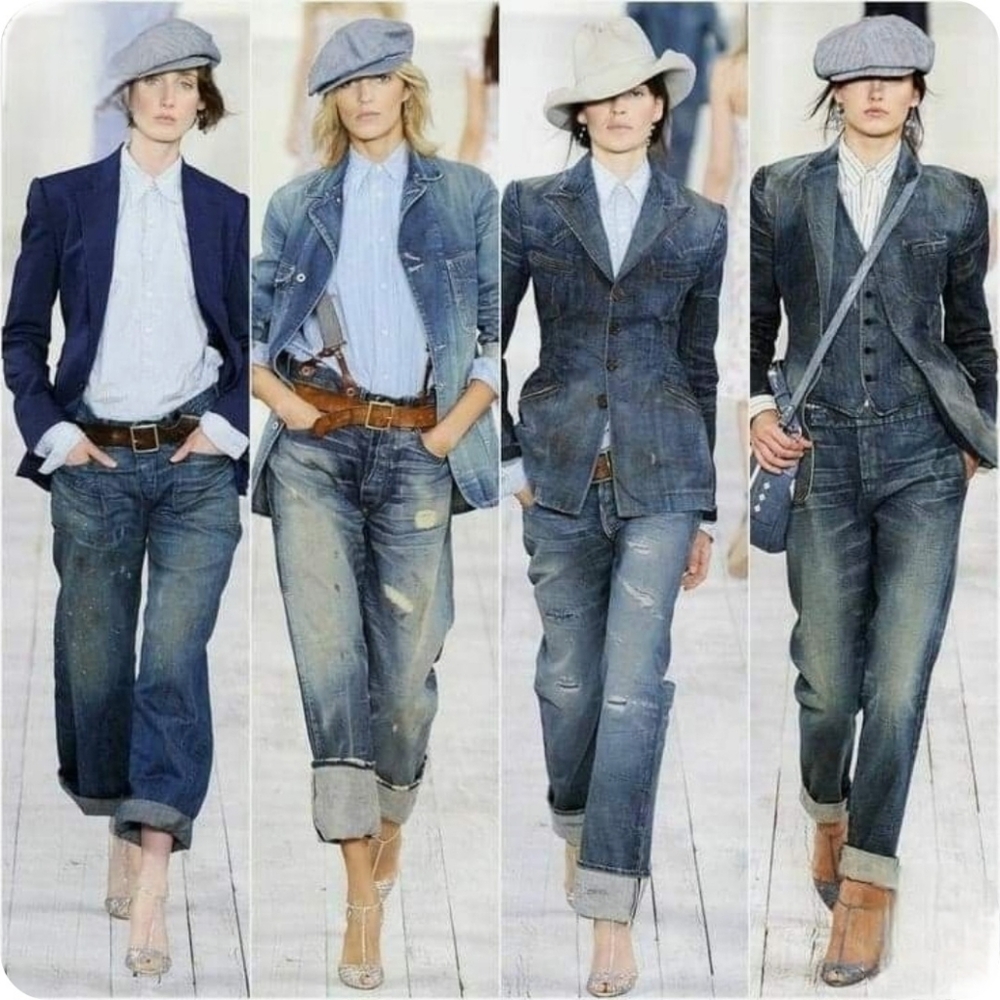 American Eagle Distressed Cuff Jeans Size 2